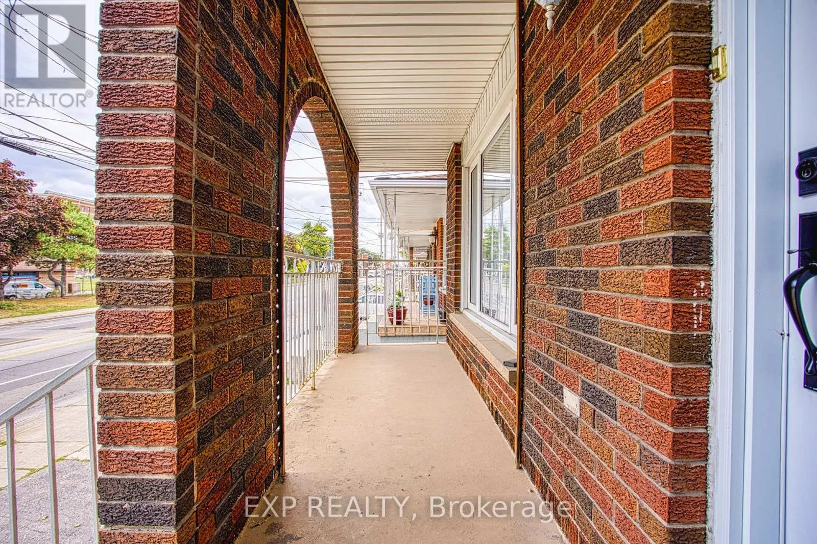 488 BARTON STREET E