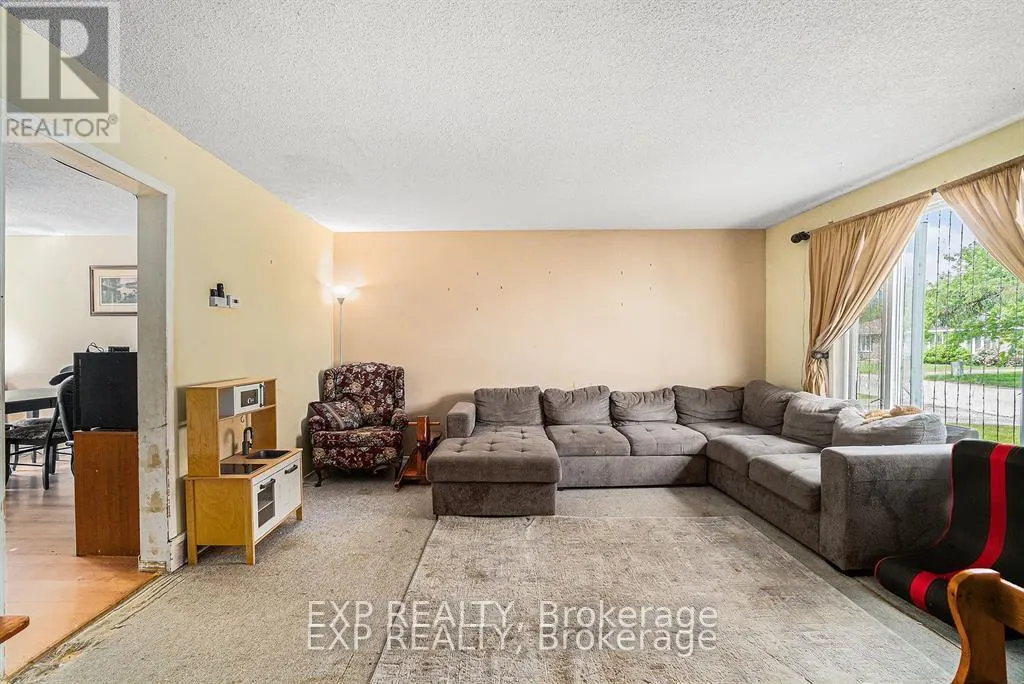 983 MACKENZIE ROAD