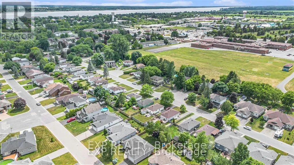 983 MACKENZIE ROAD
