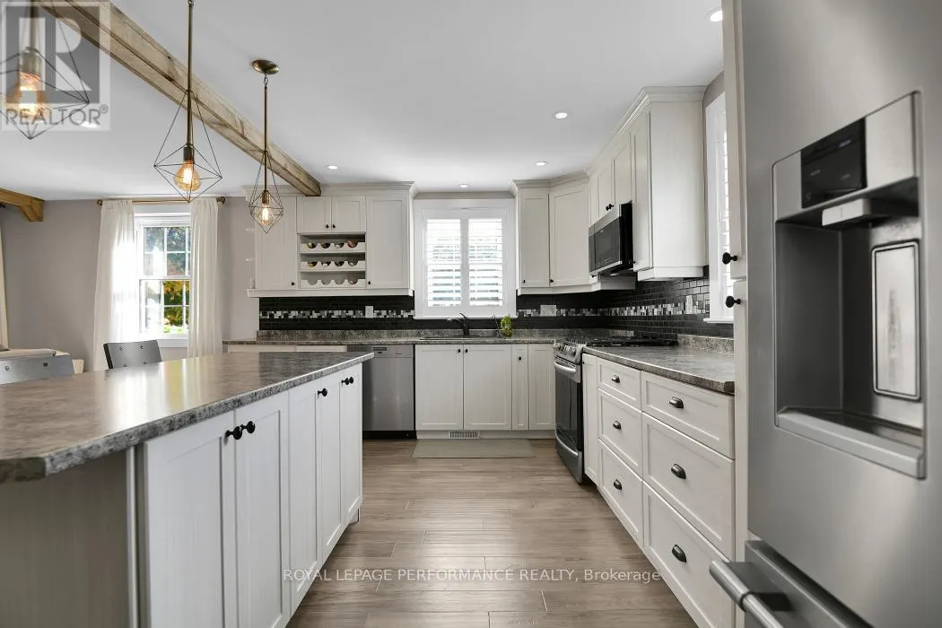 5583 MANOTICK MAIN STREET