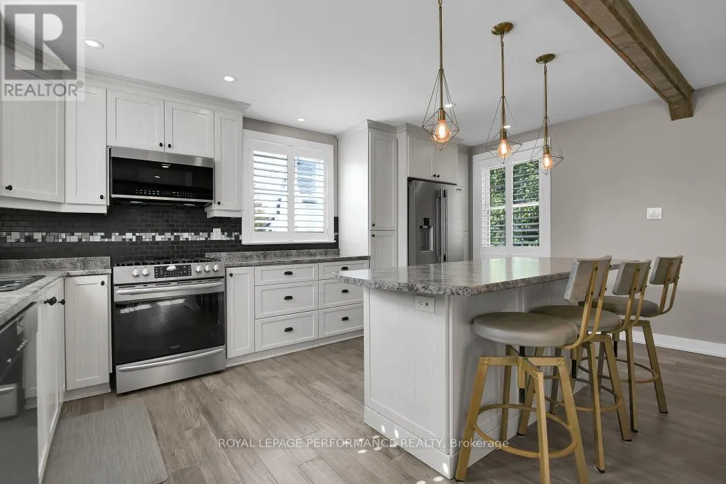5583 MANOTICK MAIN STREET