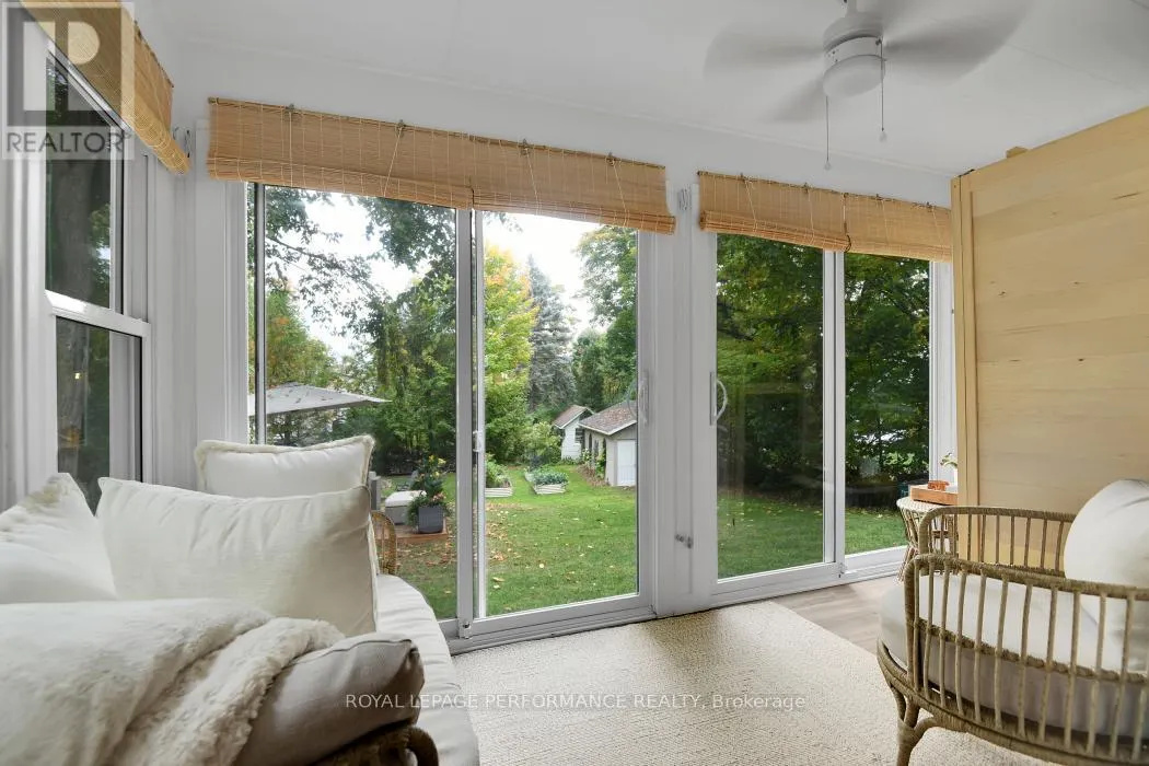 5583 MANOTICK MAIN STREET