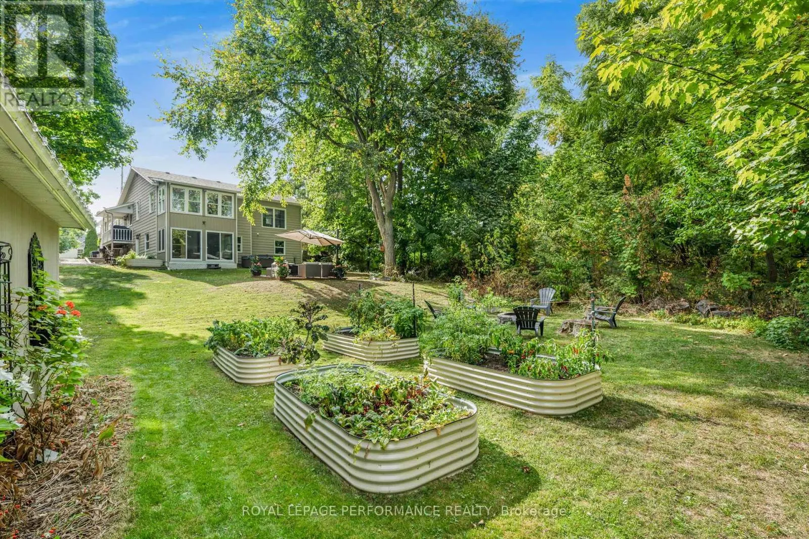 5583 MANOTICK MAIN STREET