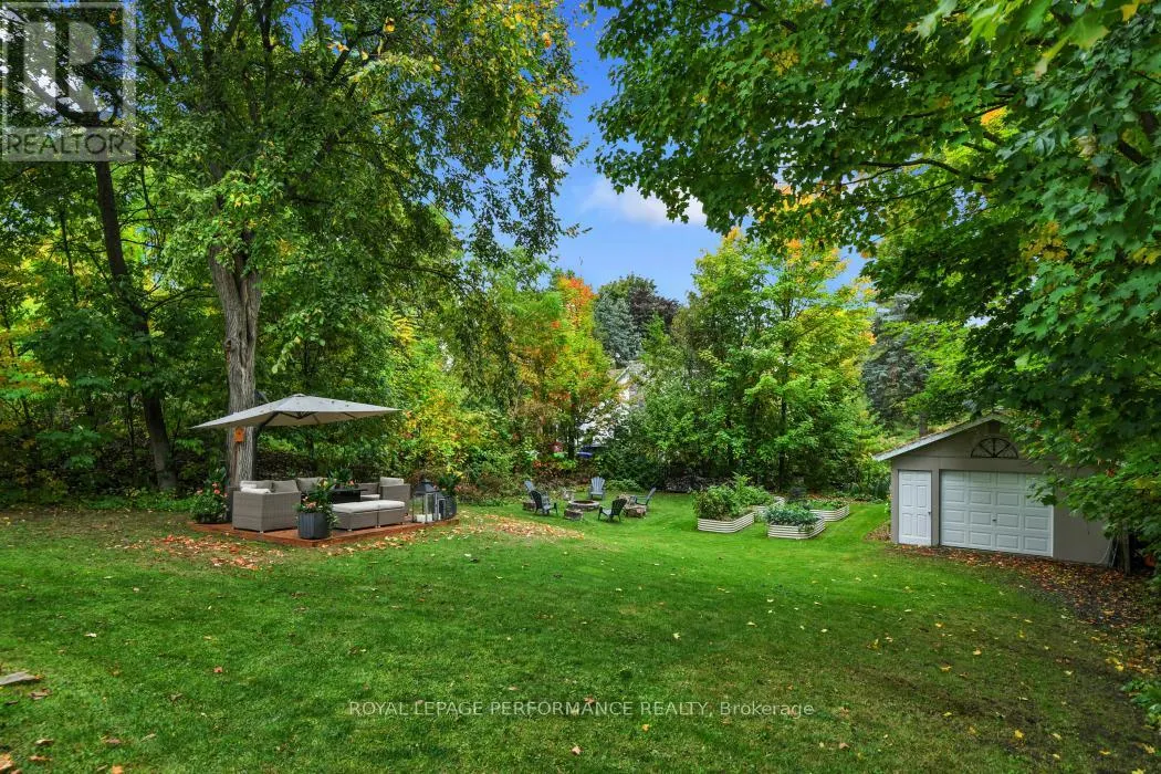 5583 MANOTICK MAIN STREET