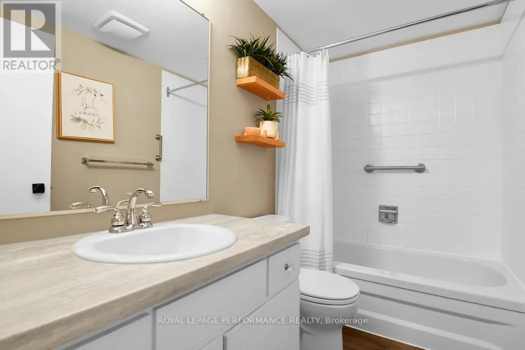 5583 MANOTICK MAIN STREET