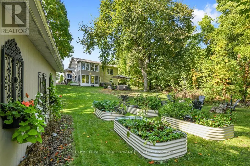 5583 MANOTICK MAIN STREET
