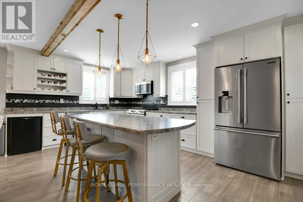 5583 MANOTICK MAIN STREET