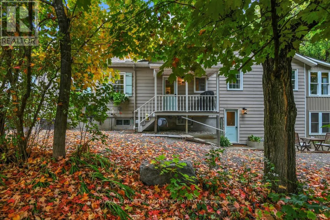 5583 MANOTICK MAIN STREET