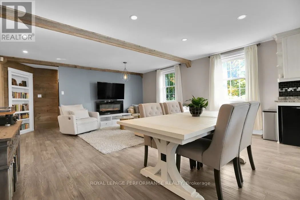 5583 MANOTICK MAIN STREET