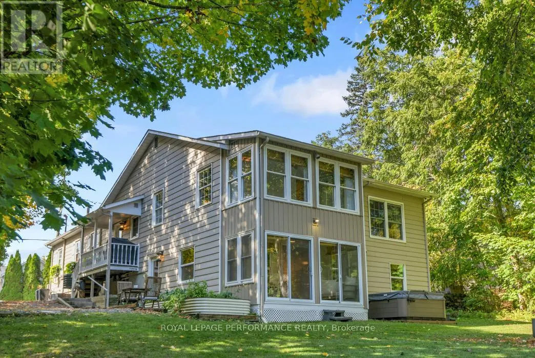 5583 MANOTICK MAIN STREET