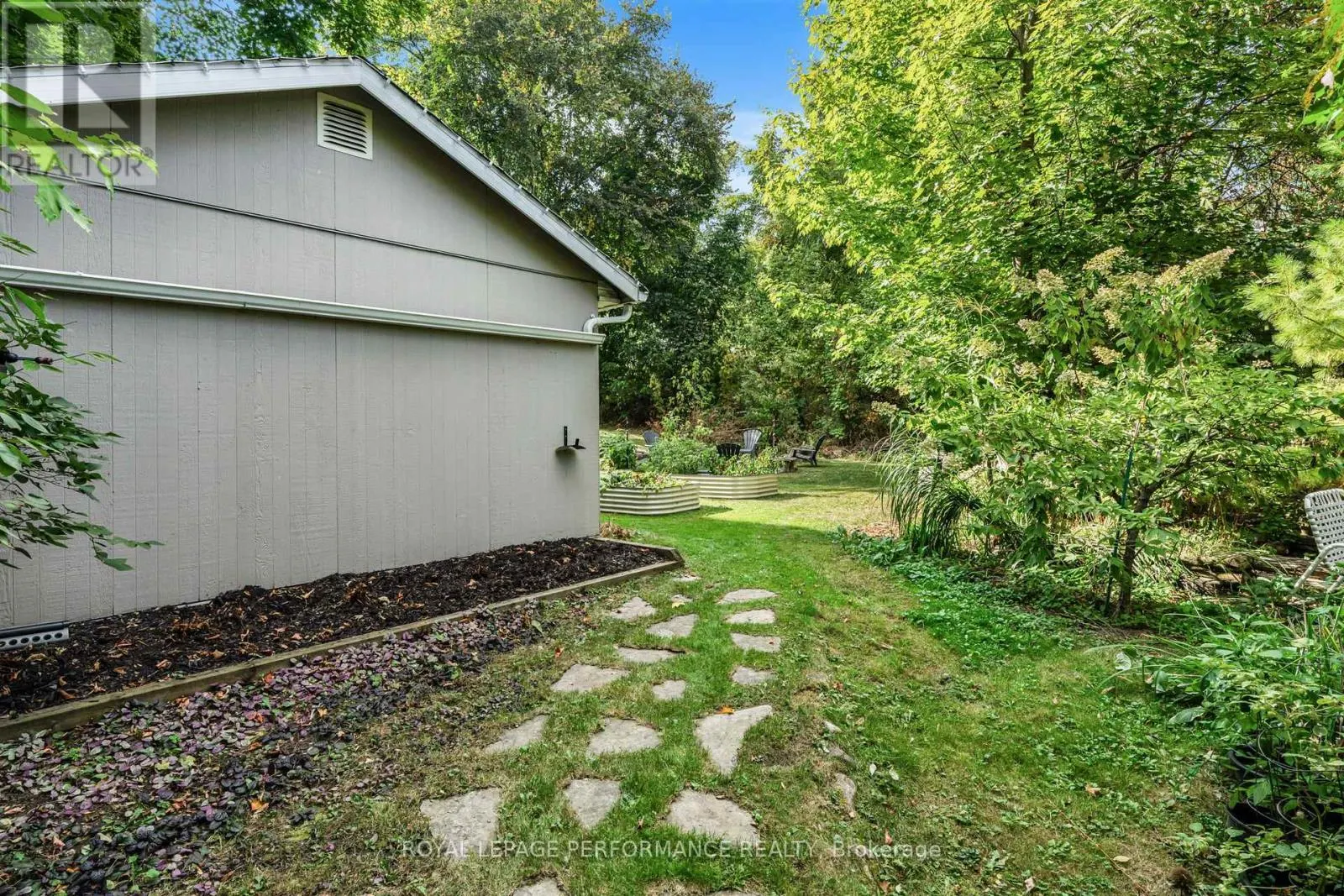 5583 MANOTICK MAIN STREET