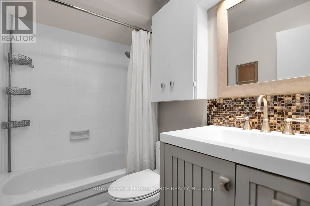 5583 MANOTICK MAIN STREET