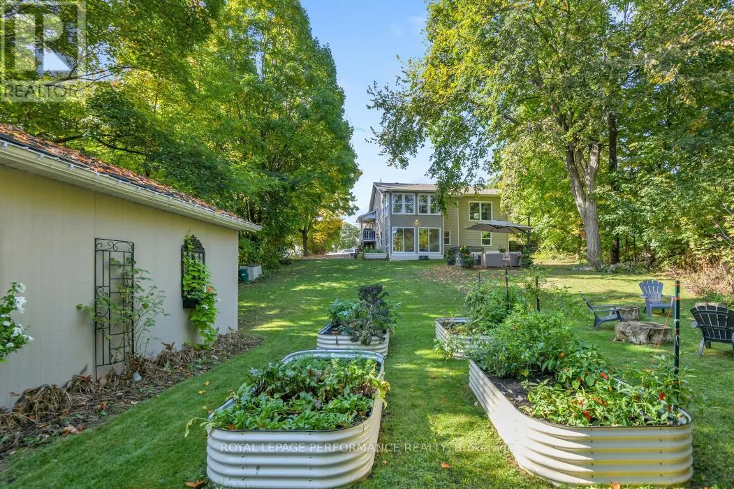 5583 MANOTICK MAIN STREET