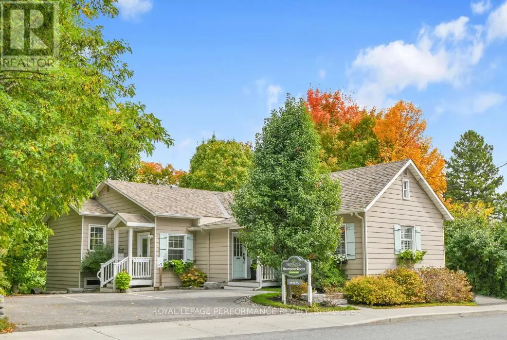 5583 MANOTICK MAIN STREET