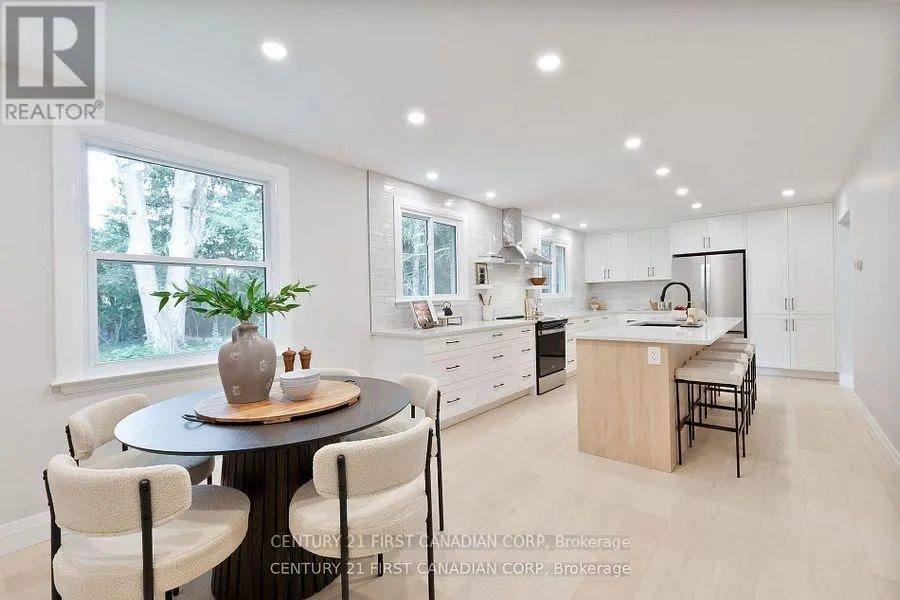 799 FARNHAM ROAD