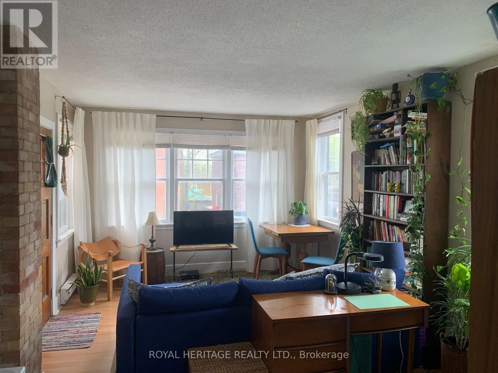 276 PARKHILL ROAD W