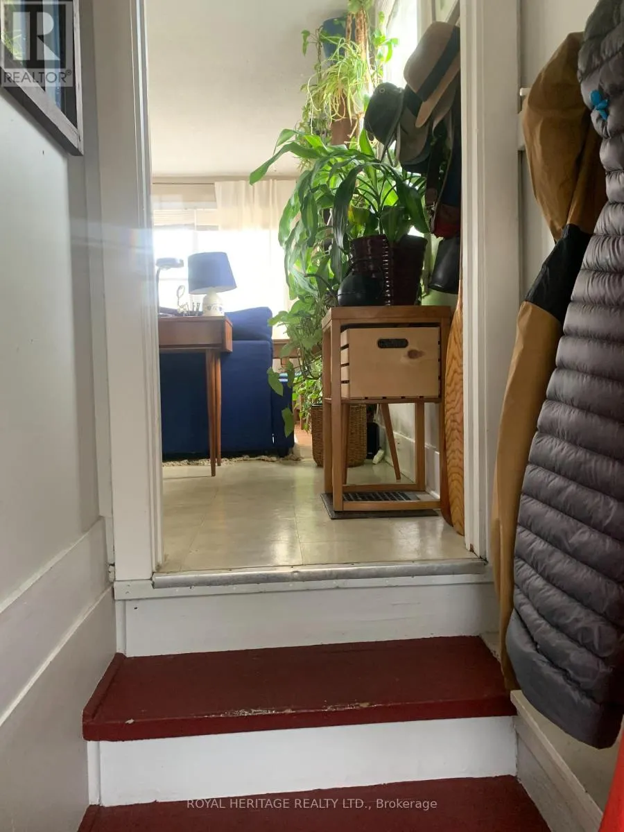 276 PARKHILL ROAD W
