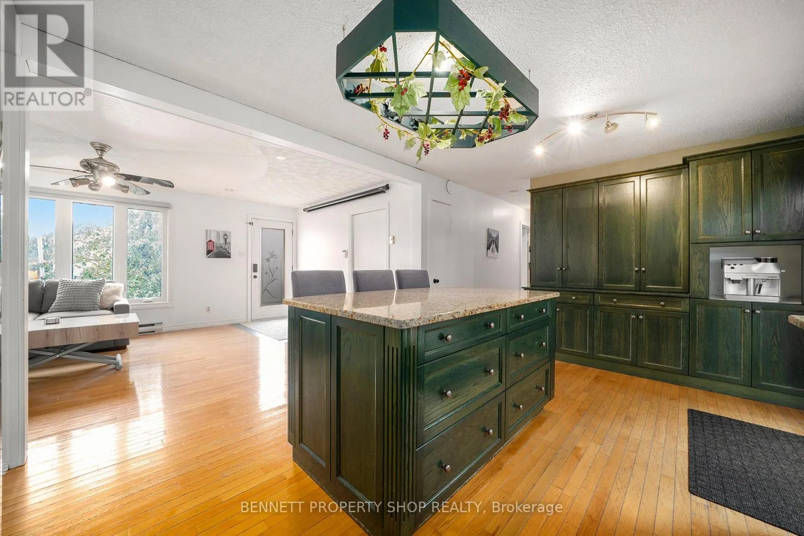 15 MAISONNEUVE STREET