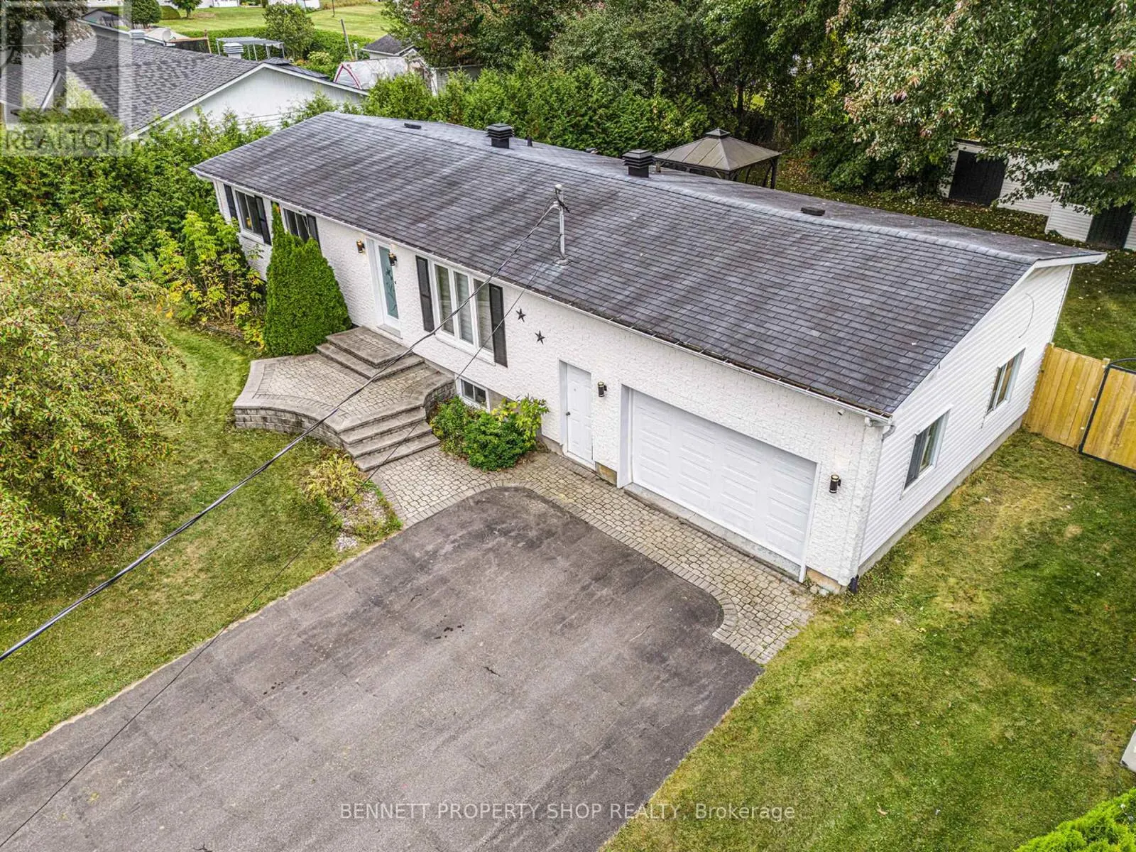 15 MAISONNEUVE STREET