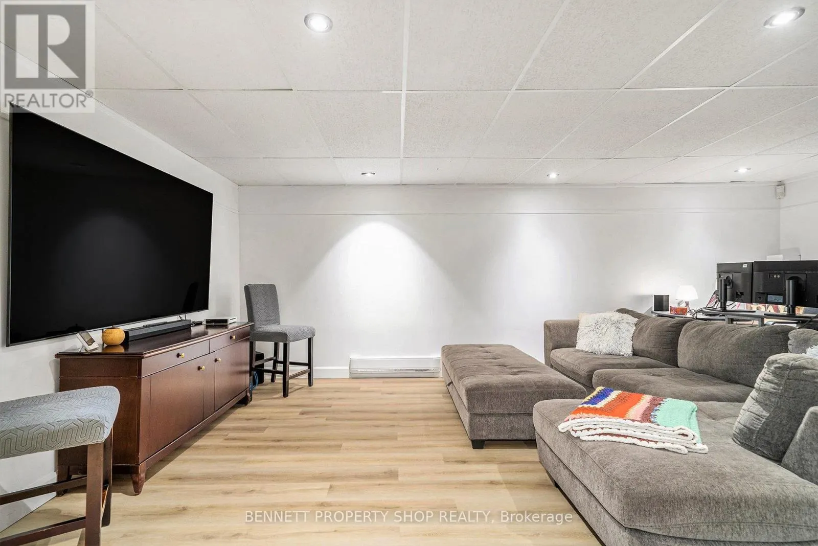15 MAISONNEUVE STREET