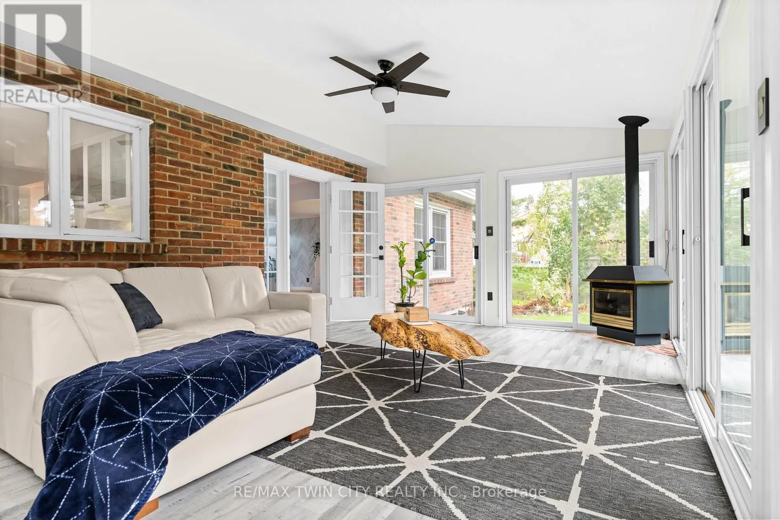 296 EDGEHILL DRIVE