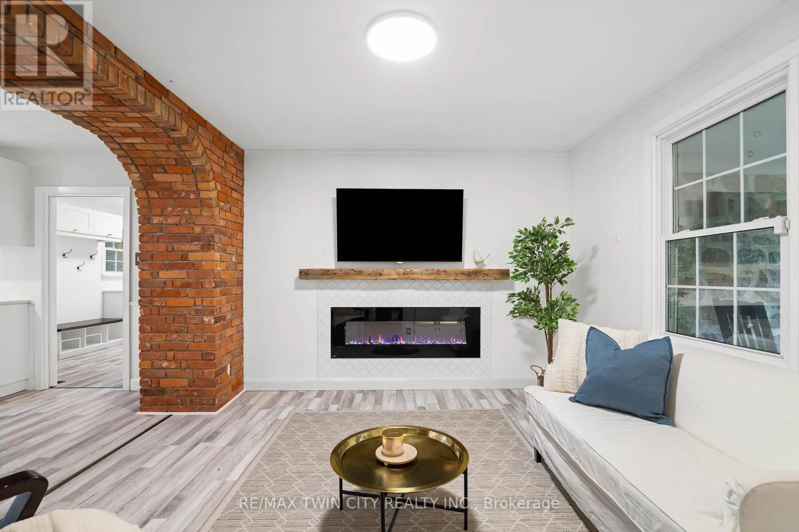 296 EDGEHILL DRIVE
