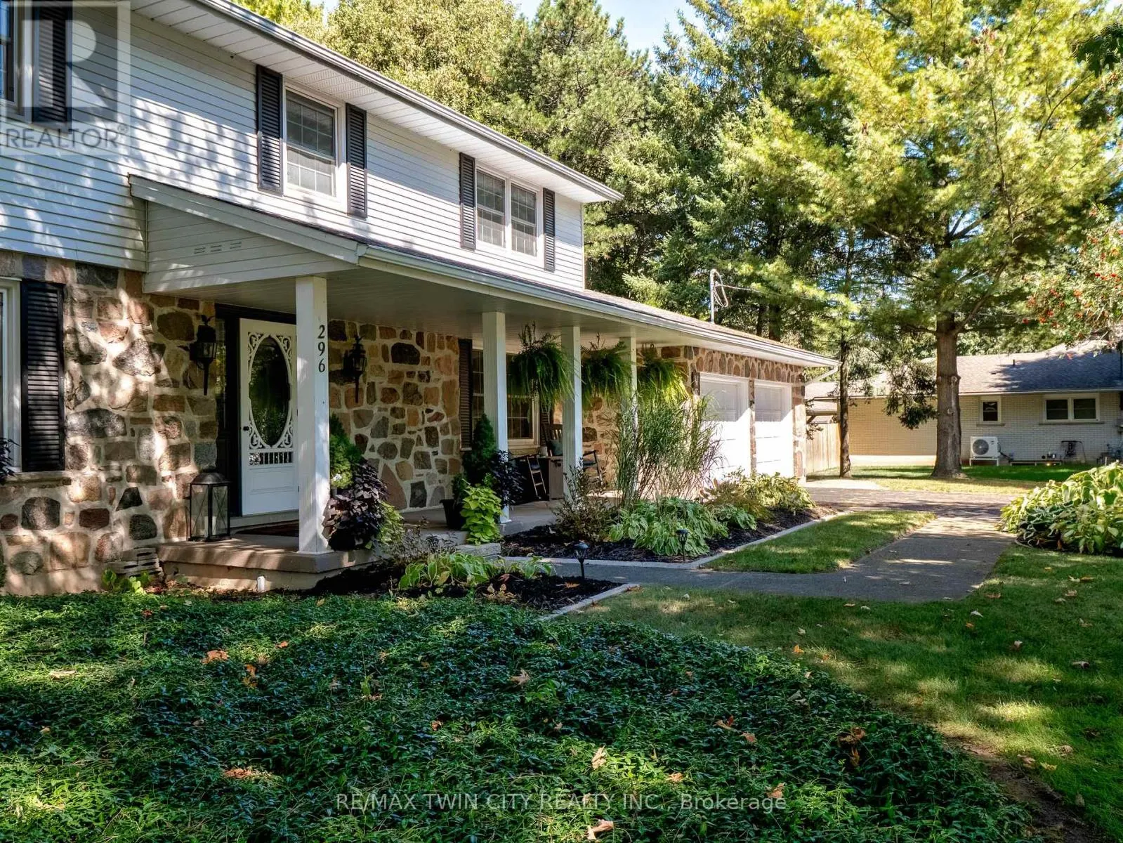 296 EDGEHILL DRIVE