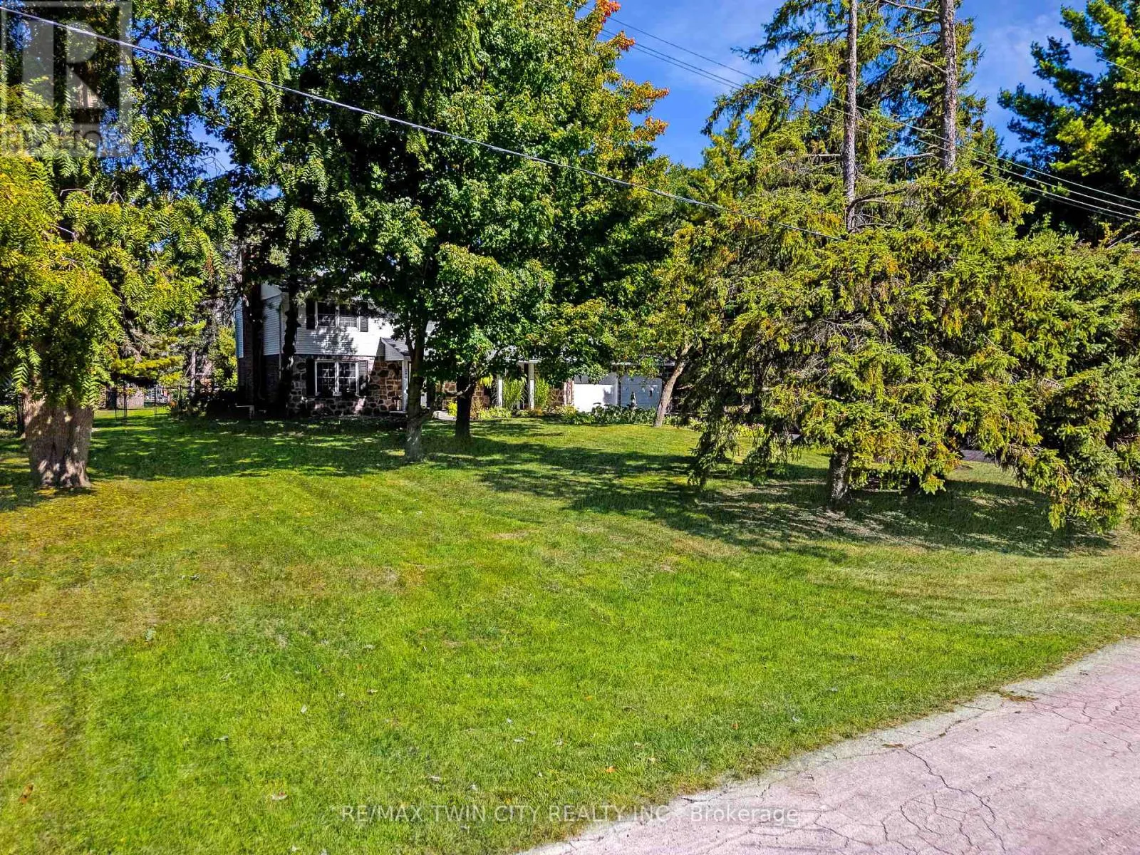 296 EDGEHILL DRIVE