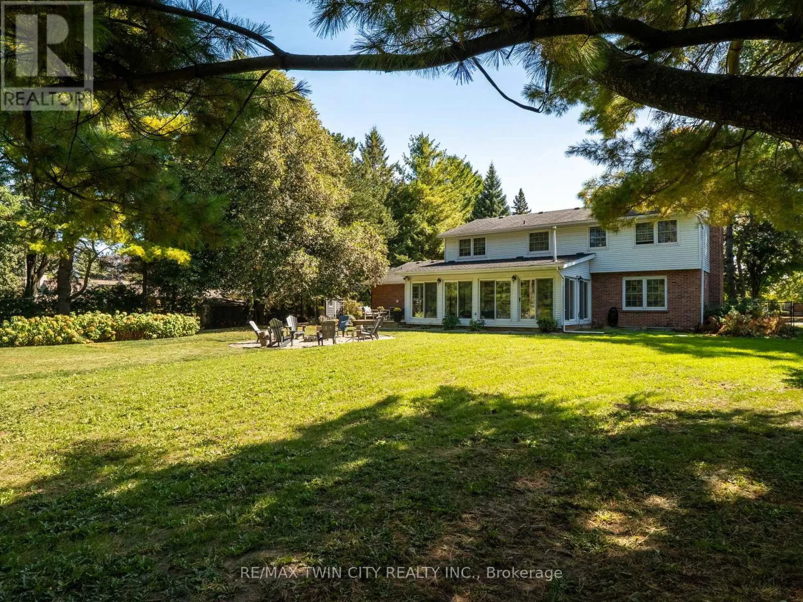 296 EDGEHILL DRIVE