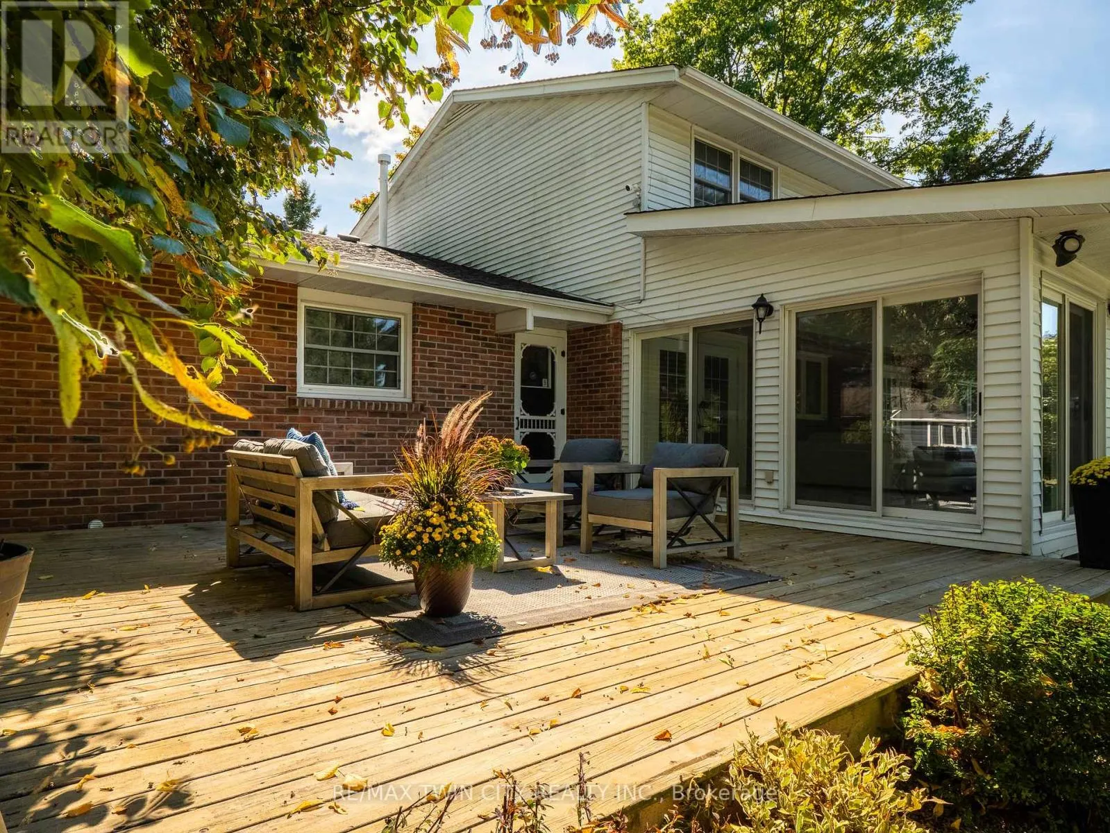 296 EDGEHILL DRIVE