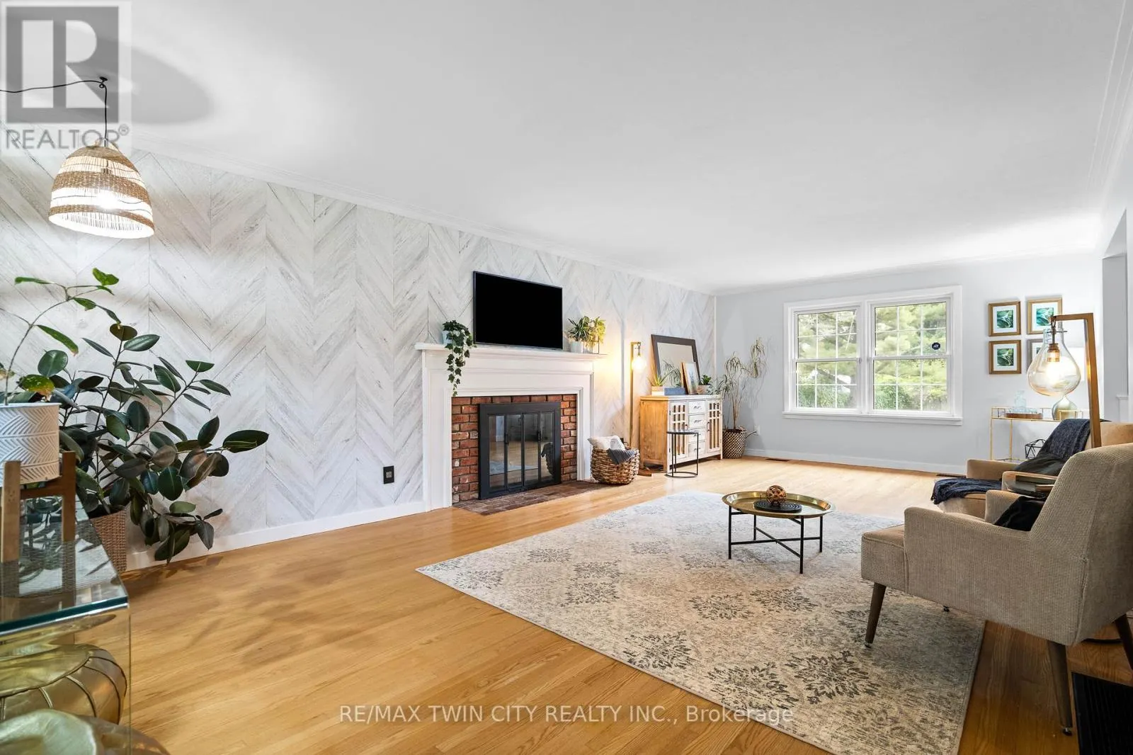 296 EDGEHILL DRIVE