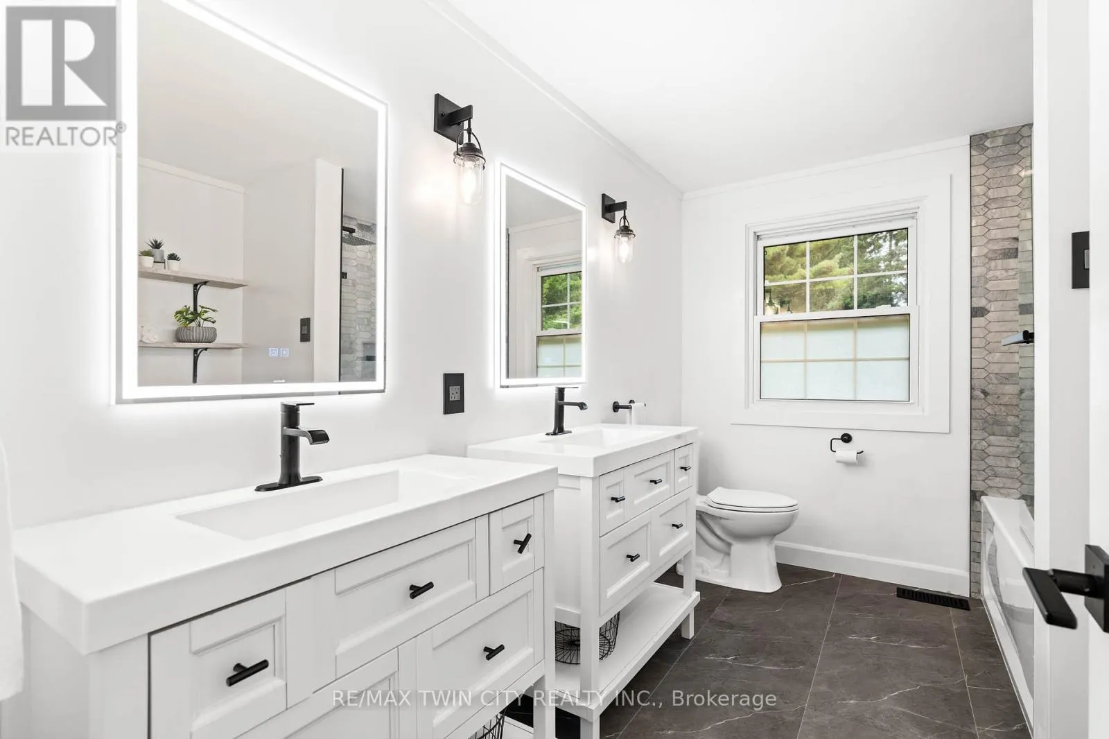 296 EDGEHILL DRIVE
