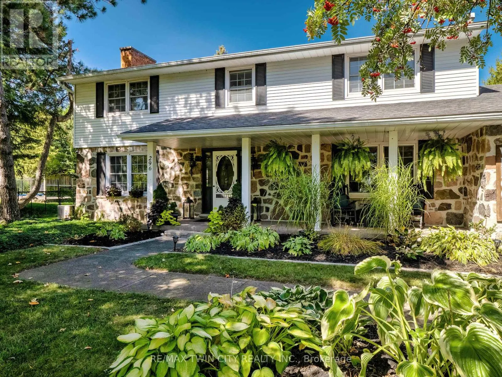 296 EDGEHILL DRIVE