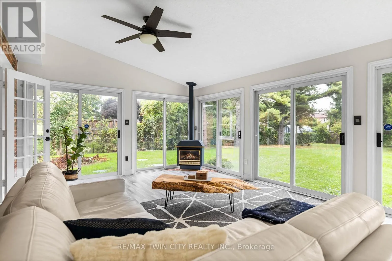 296 EDGEHILL DRIVE