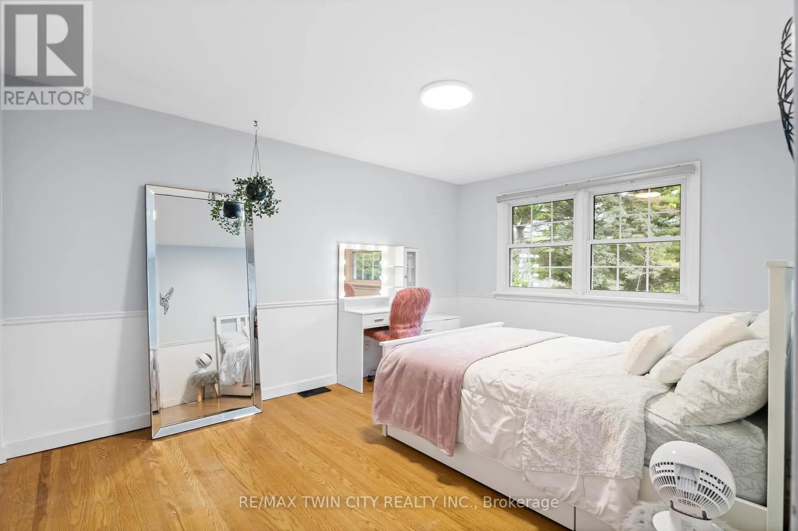296 EDGEHILL DRIVE