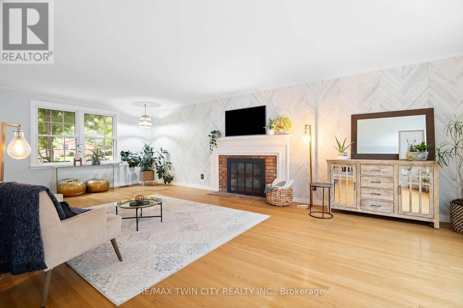 296 EDGEHILL DRIVE