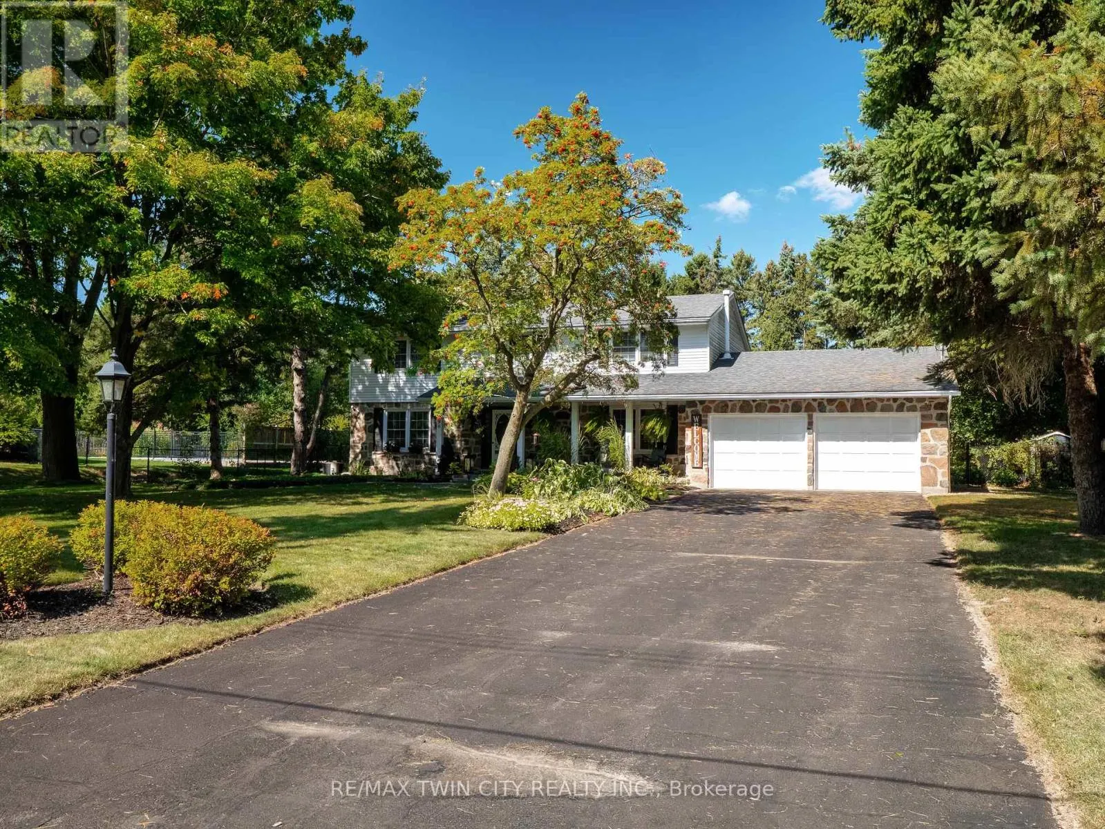 296 EDGEHILL DRIVE