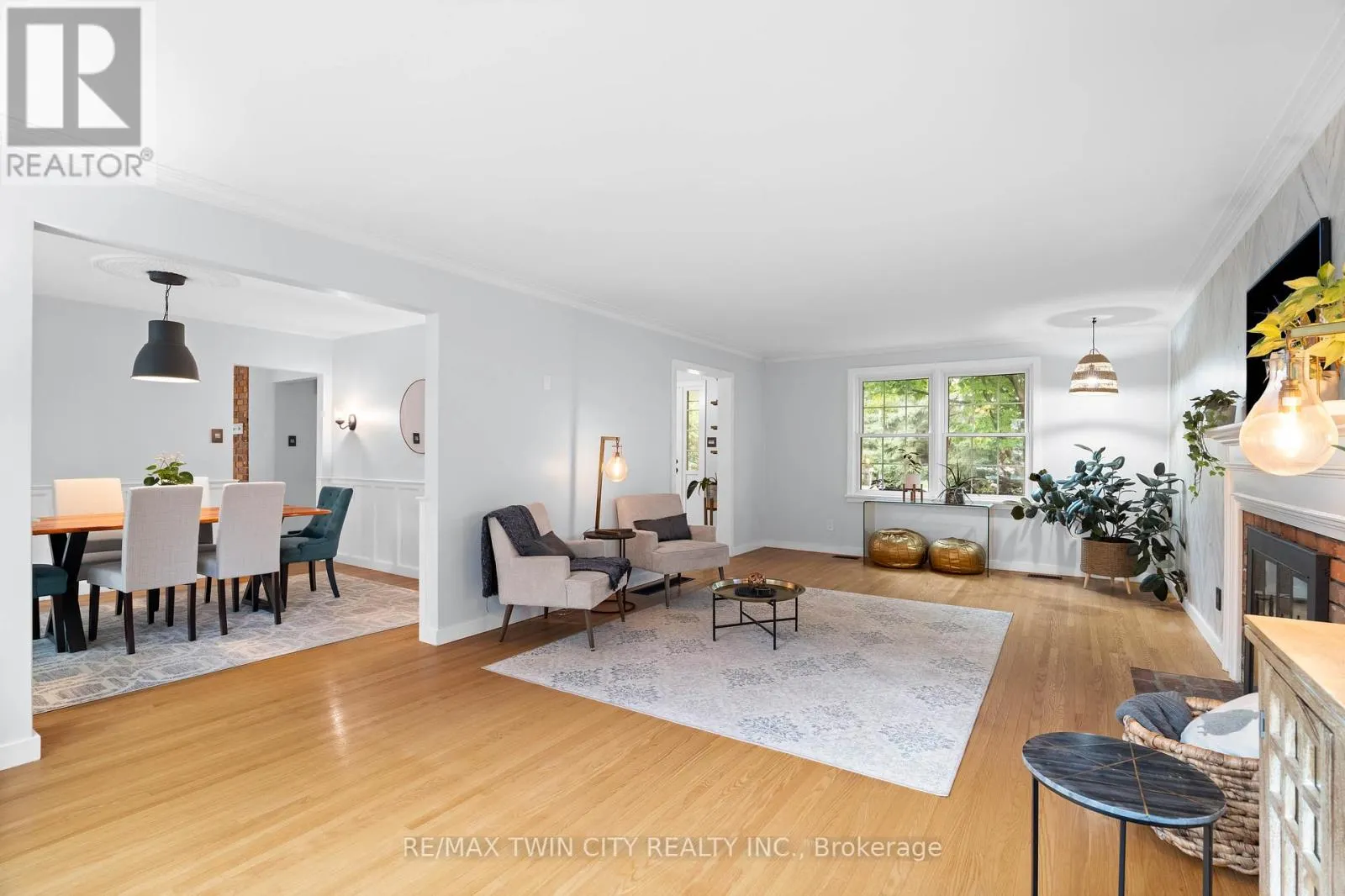 296 EDGEHILL DRIVE