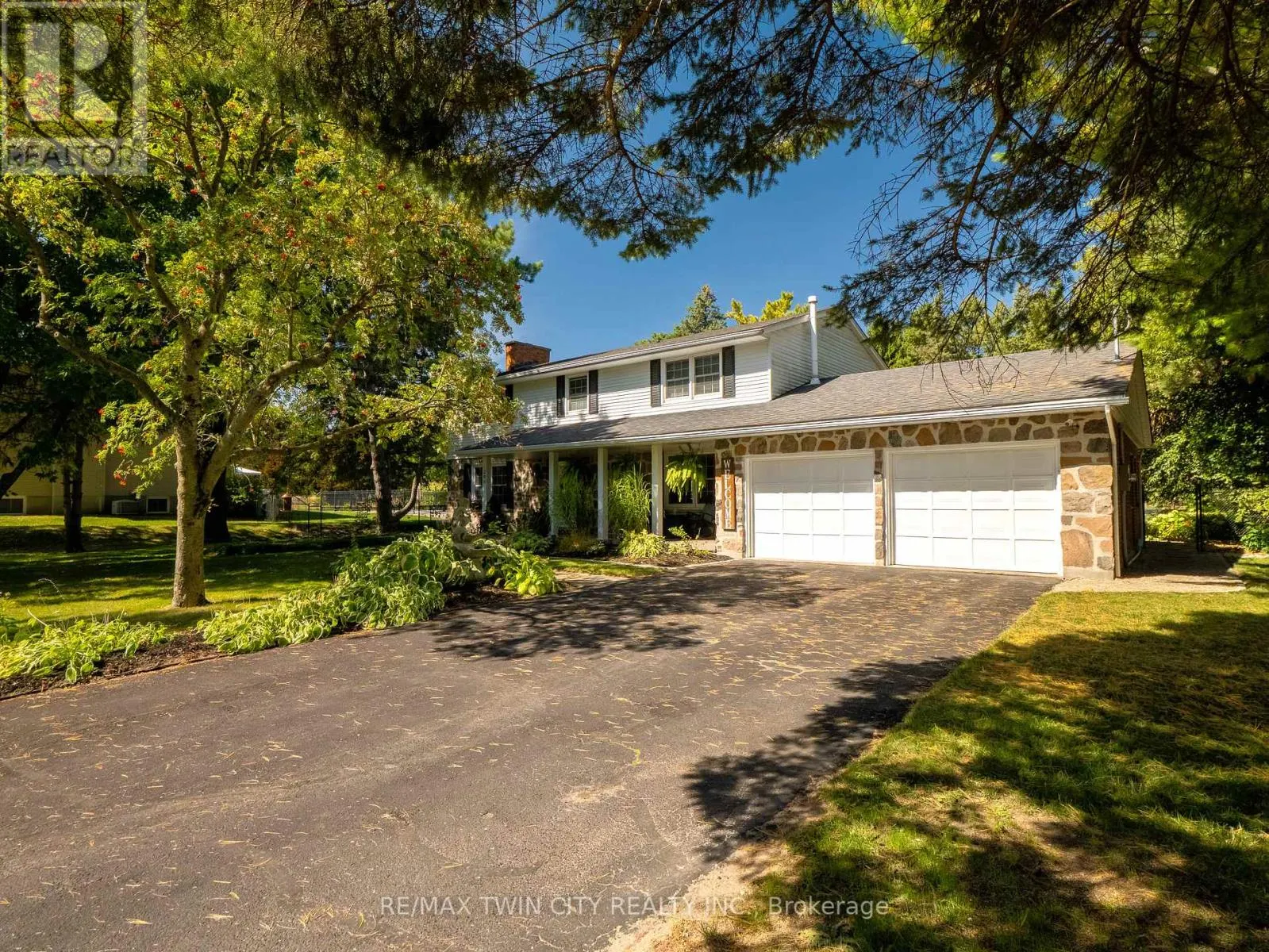 296 EDGEHILL DRIVE