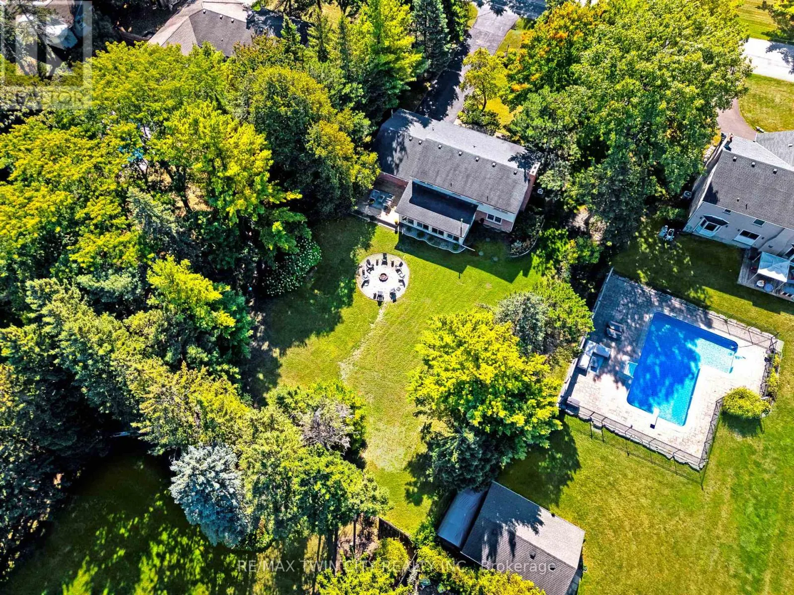 296 EDGEHILL DRIVE