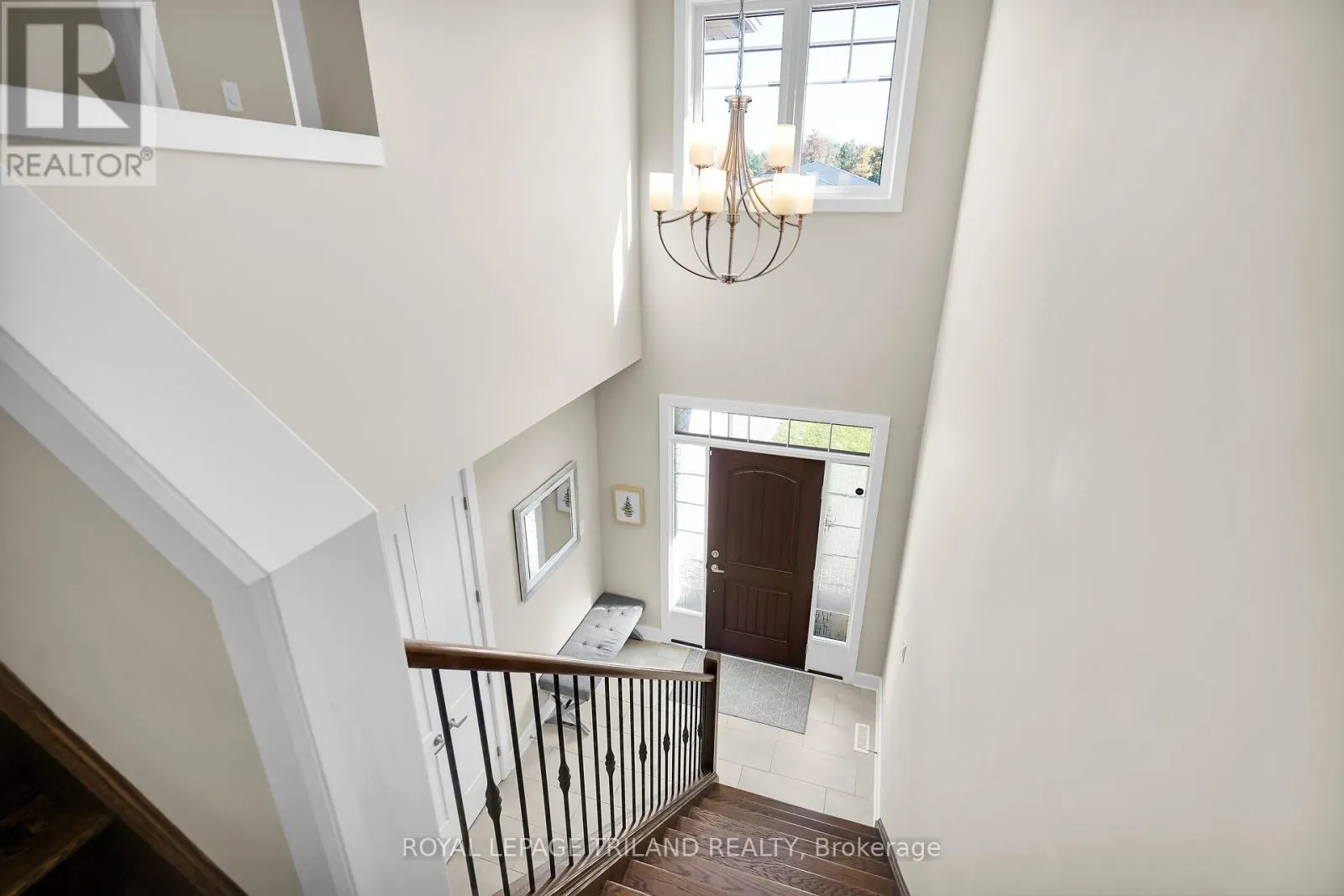 521 SOPHIA CRESCENT