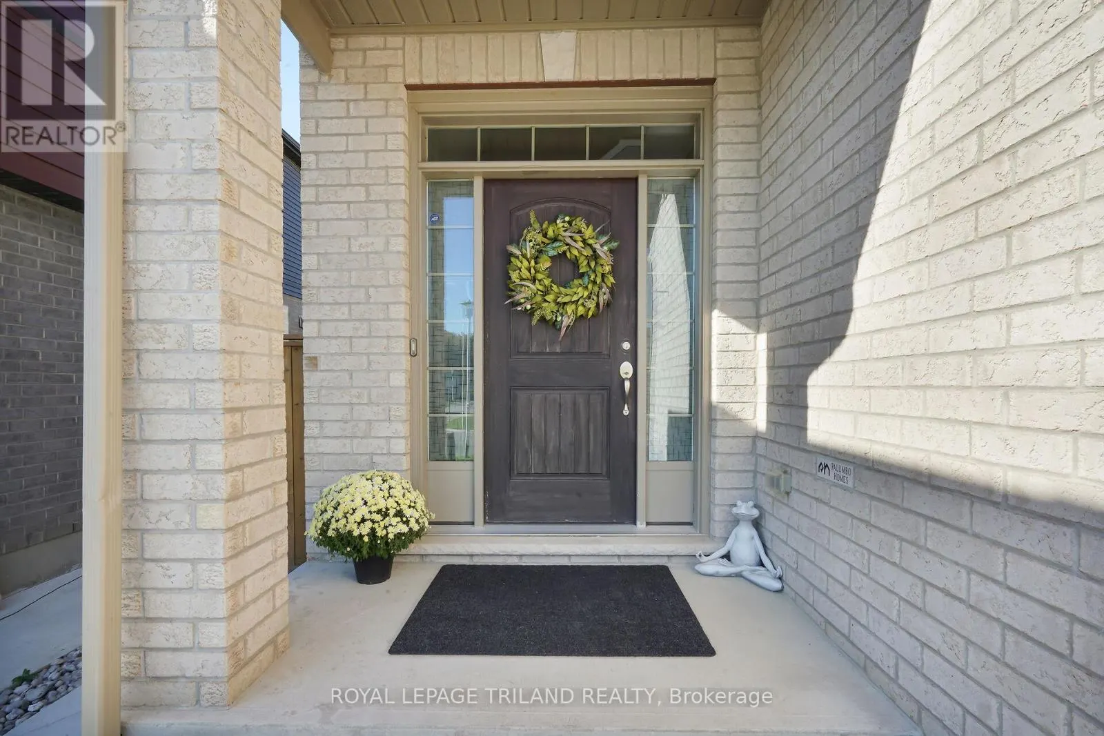 521 SOPHIA CRESCENT