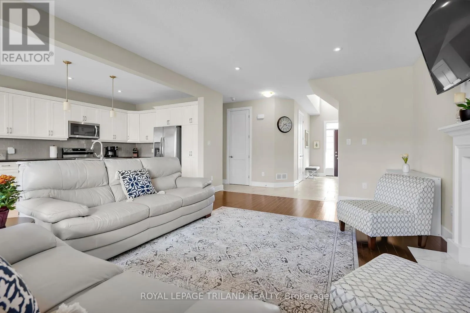 521 SOPHIA CRESCENT
