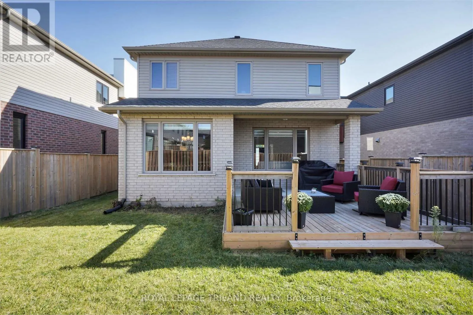 521 SOPHIA CRESCENT