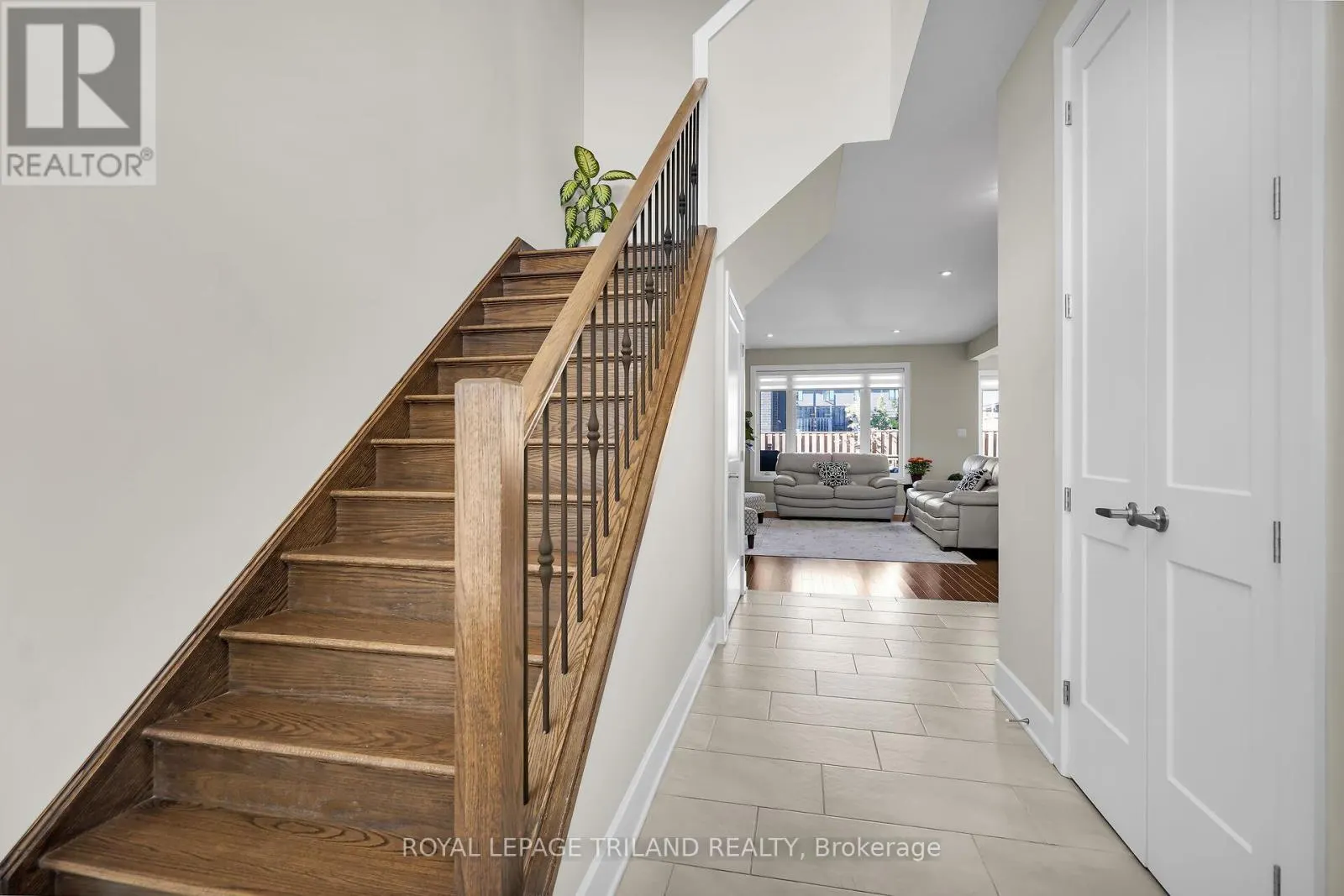 521 SOPHIA CRESCENT