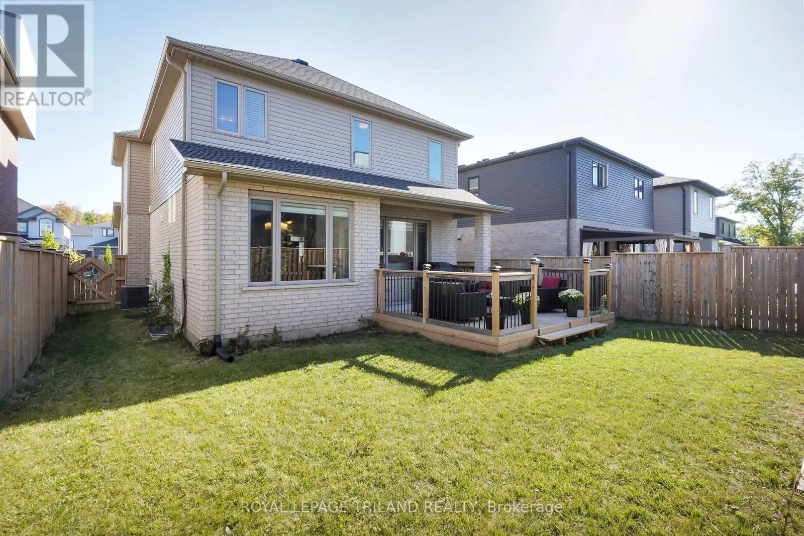 521 SOPHIA CRESCENT