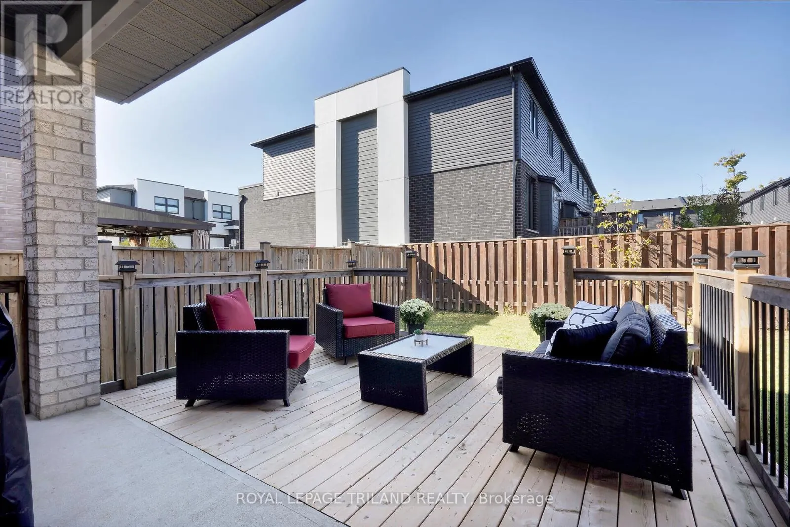521 SOPHIA CRESCENT