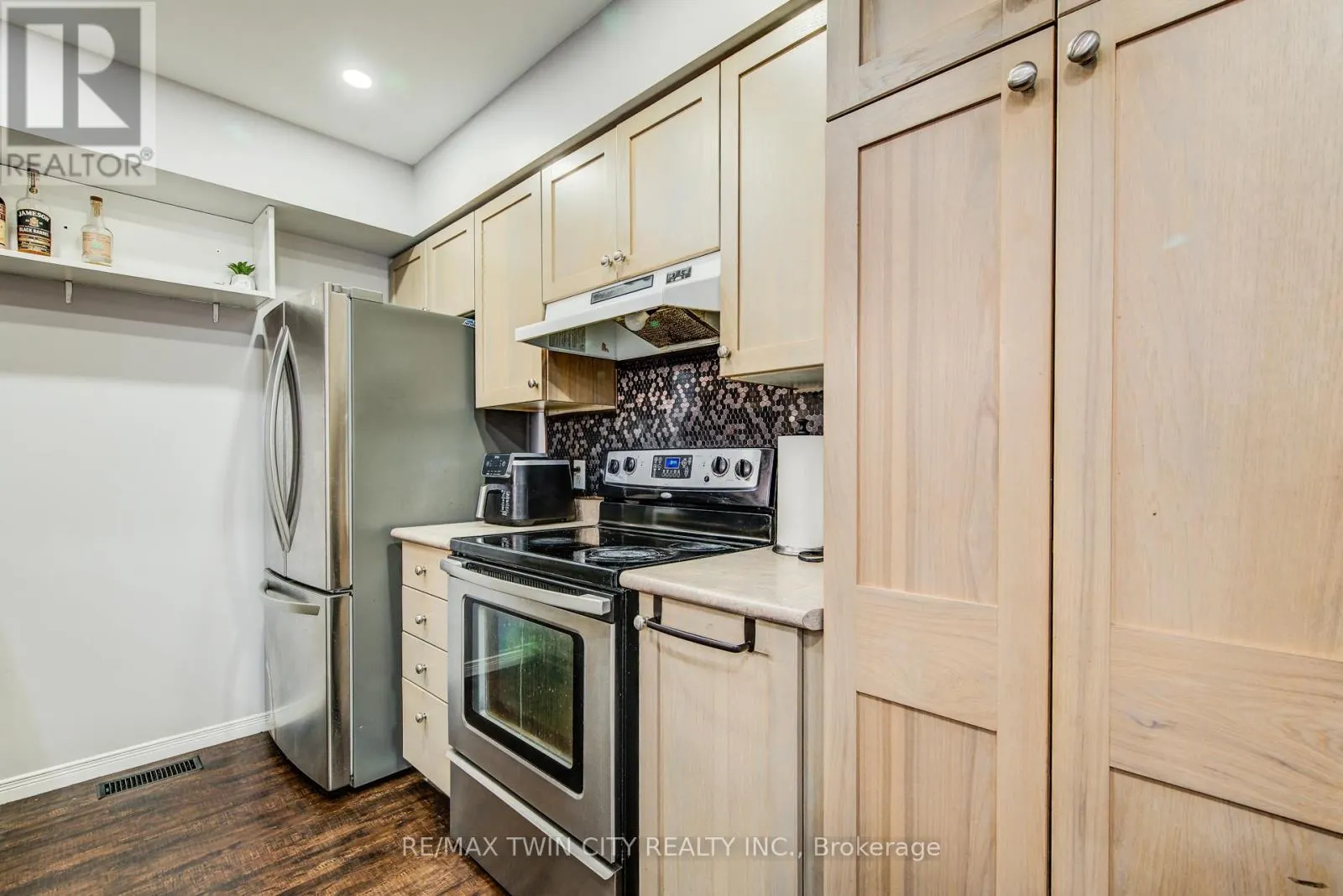 20 - 120 DUDHOPE AVENUE