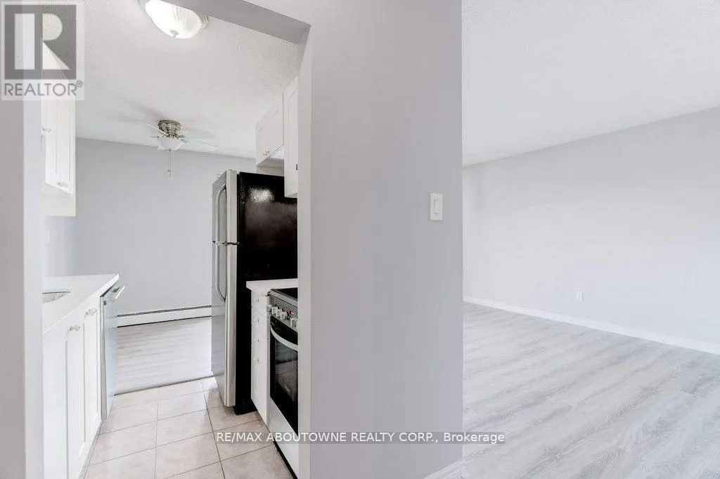 903 - 81 CHARLTON AVENUE E