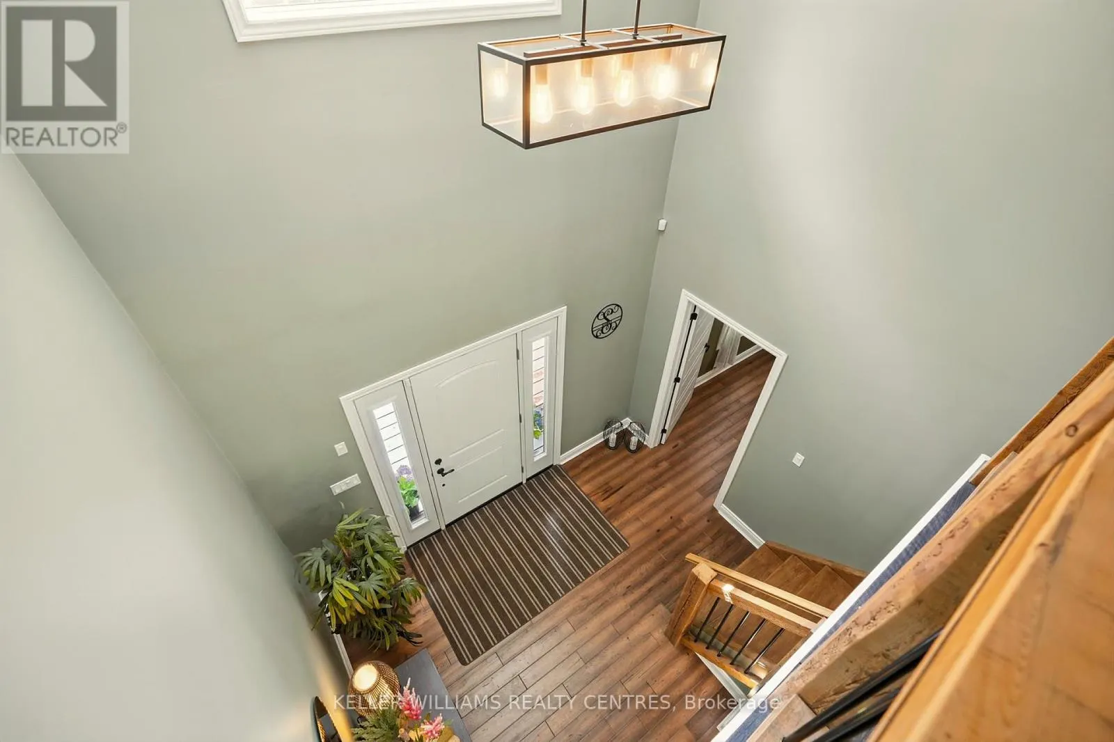 96 LINDGREN ROAD E